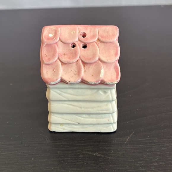 Vintage 1990's Ceramic Disney's Pluto's house salt OR pepper shaker collectible - Picture 2 of 9